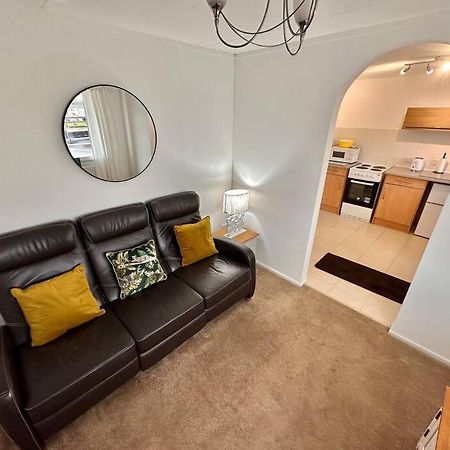 Semi-Detached 1-Bedroom Chalet Аддингстон Экстерьер фото