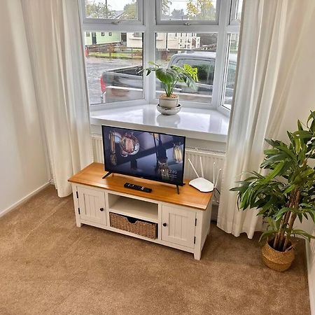 Semi-Detached 1-Bedroom Chalet Аддингстон Экстерьер фото