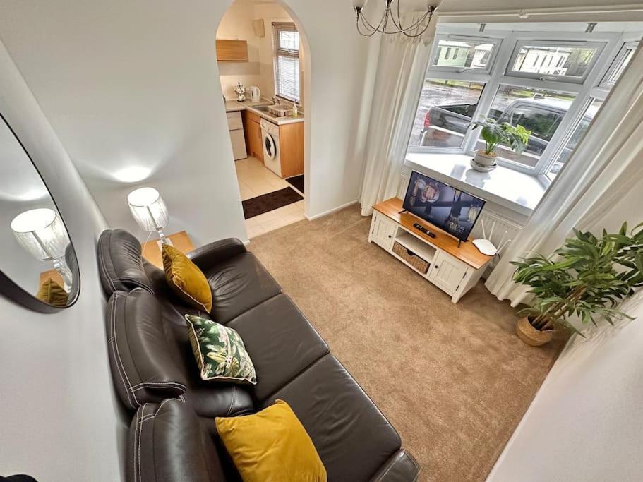 Semi-Detached 1-Bedroom Chalet Аддингстон Экстерьер фото